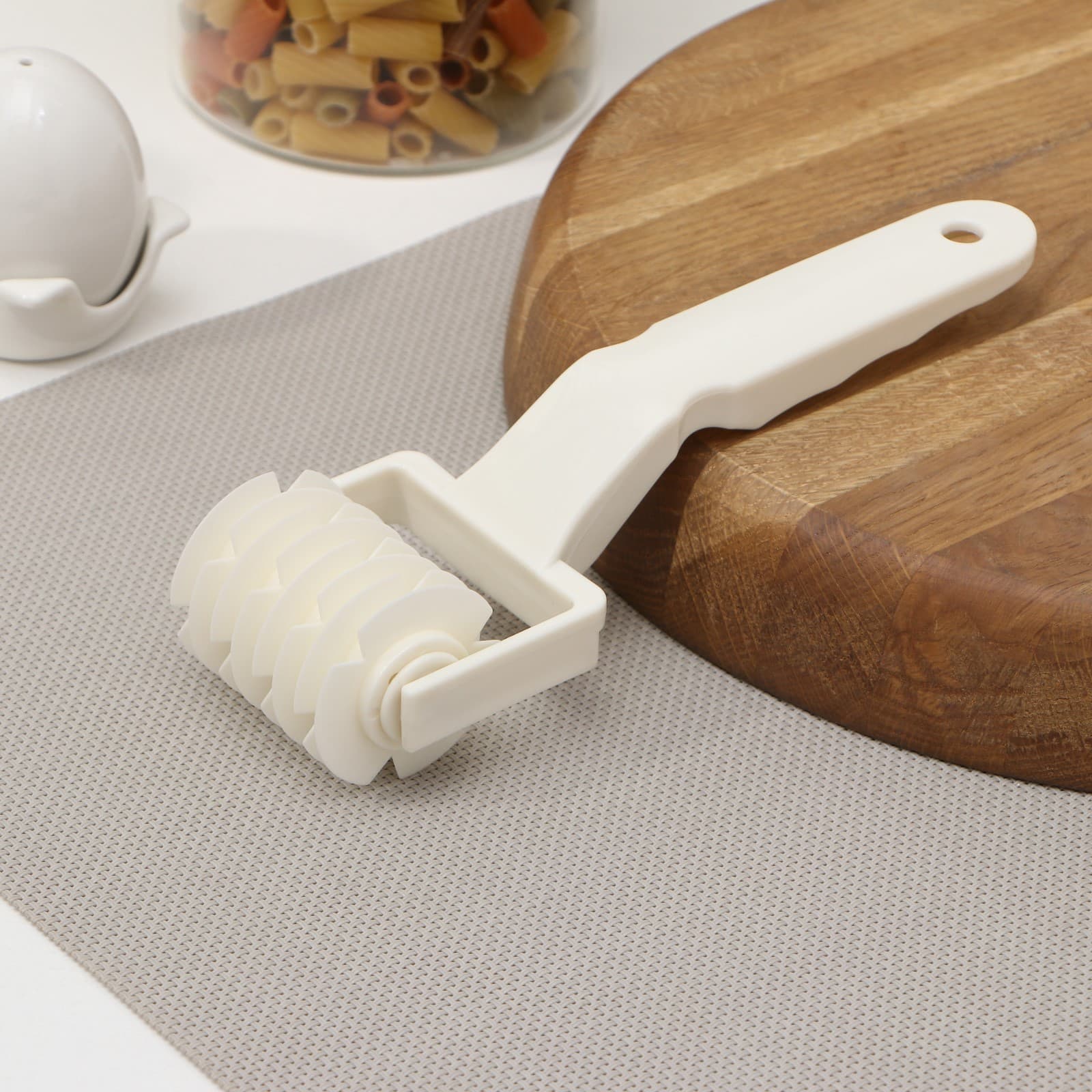 Тесторезка - роликовый, валик для нарезки теста «Сетка», 20×7×4.5 см, "PIZZA CRUST TOOL", белый