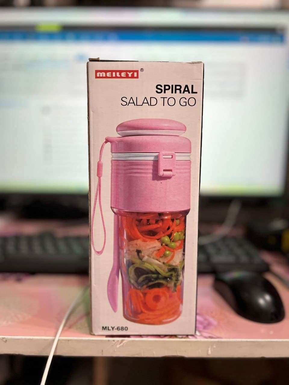 Соковыжималка (блендер) для цитрусовых "SPIRAL SALAD TO GO"